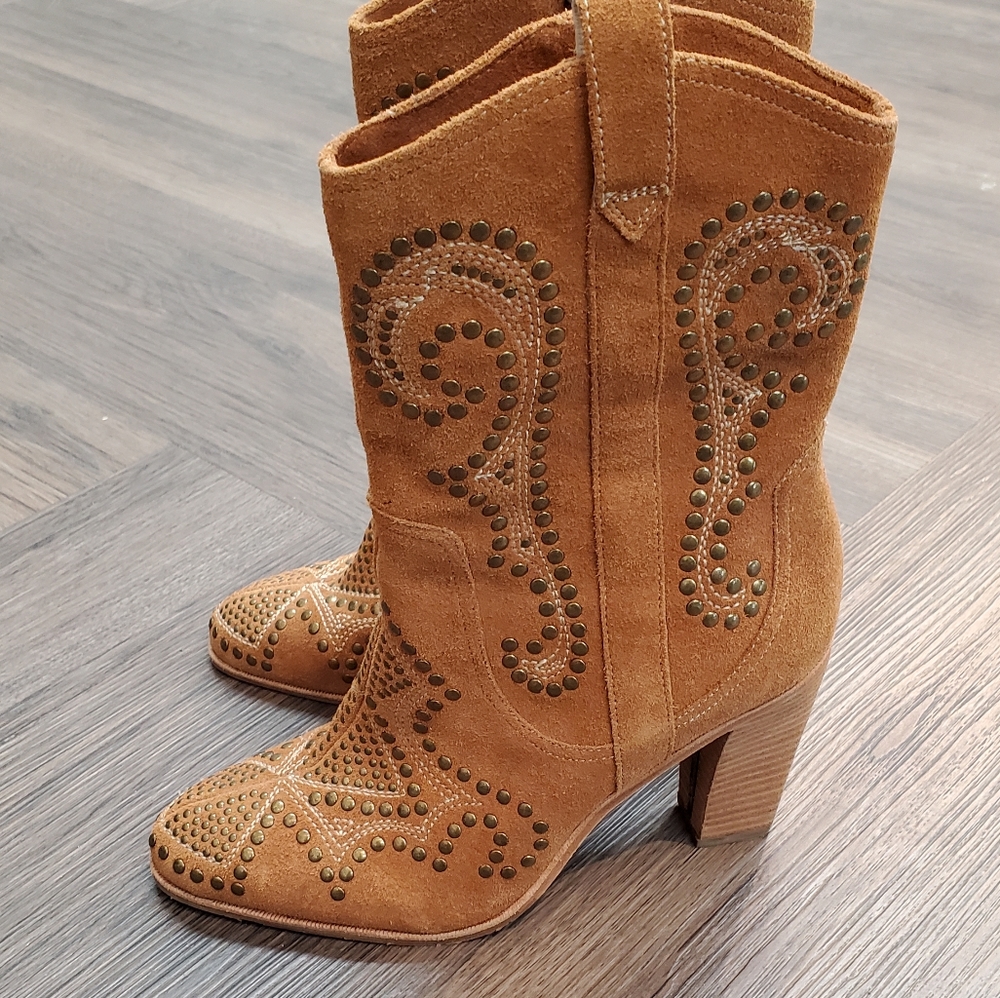 Donald J Pliner Studded Oliva Boot Size 8.5
